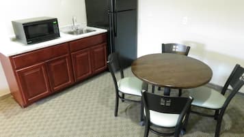 Luxury Suite, 1 Bedroom | In-room dining