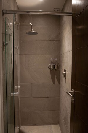 Bathroom shower - izZzleep Aeropuerto Terminal 1 (Mexico City)