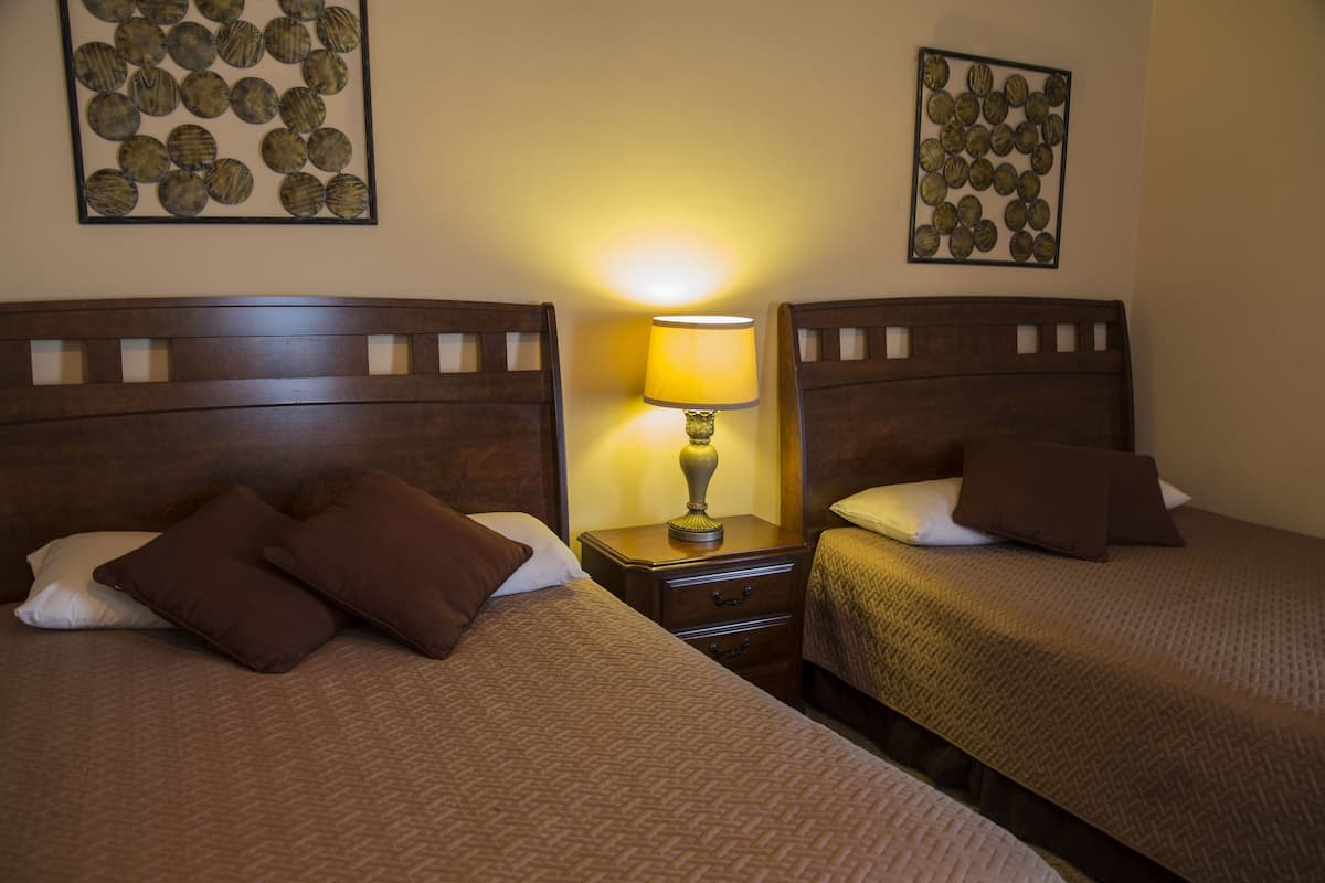 Standard Quadruple Room | Desk, iron/ironing board, free WiFi