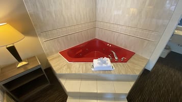 Amenidades de baño gratuitas, secadora de cabello, toallas, jabón