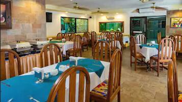 Tägliches Frühstücksbuffet gegen Gebühr