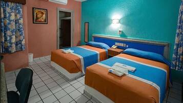 Schreibtisch, Bügeleisen/Bügelbrett, kostenloses WLAN