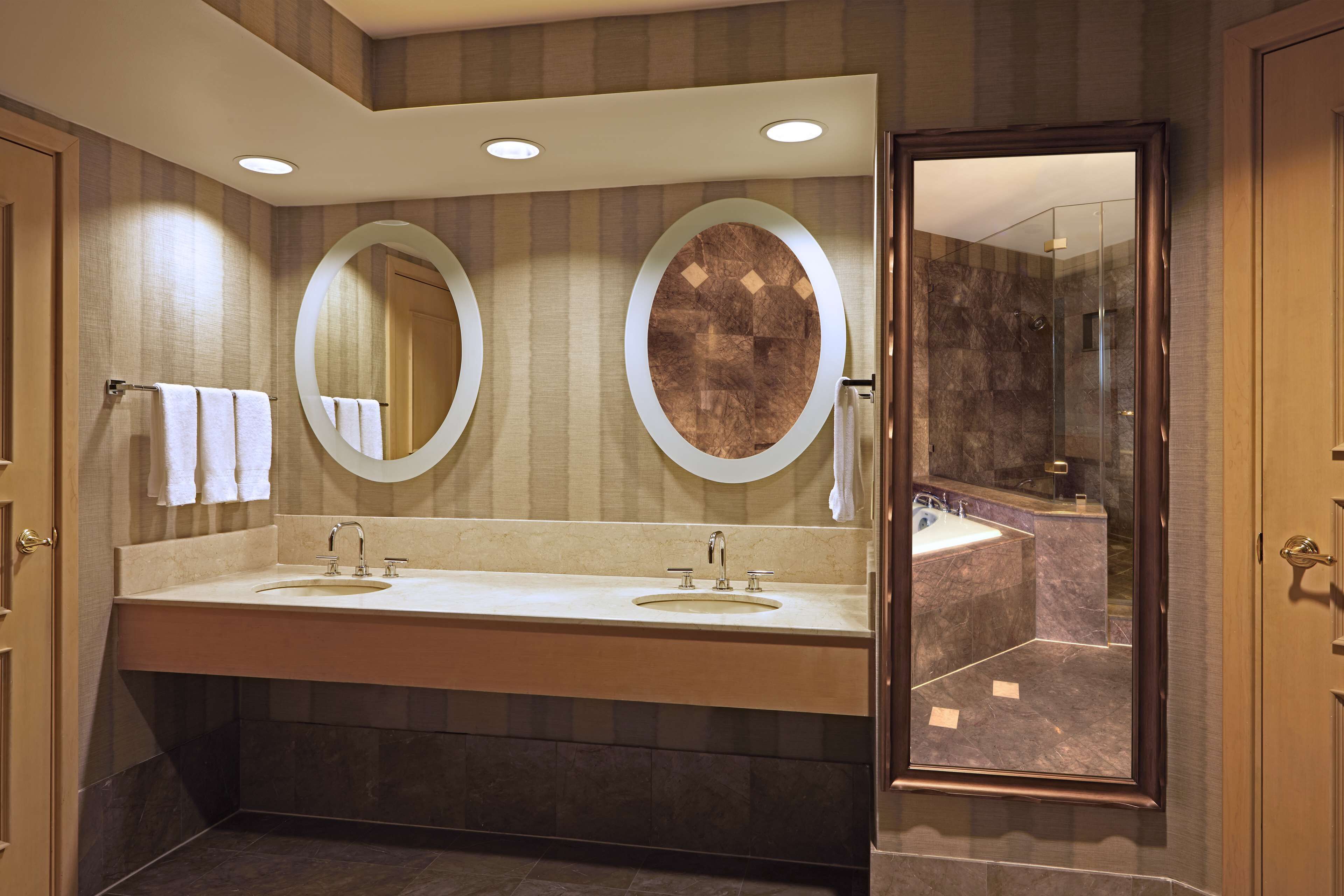 presidential suite, 1 king bed | bathroom | combined shower/bathtub, free toiletries, hair dryer, towels