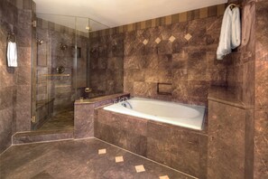 Presidential-Suite, 1 King-Bett | Badezimmer