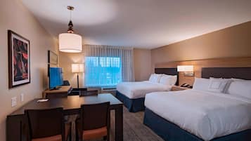 1 habitación, caja de seguridad en la habitación y escritorio