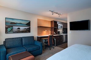 47-inch flat-screen TV with cable channels, TV - TownePlace Suites by Marriott Tacoma Lakewood (Lakewood)