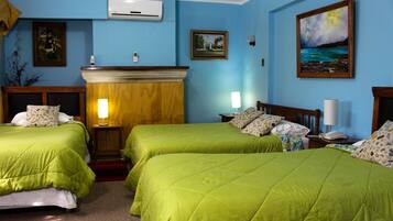 Habitación familiar, varias camas | Escritorio y wifi gratis