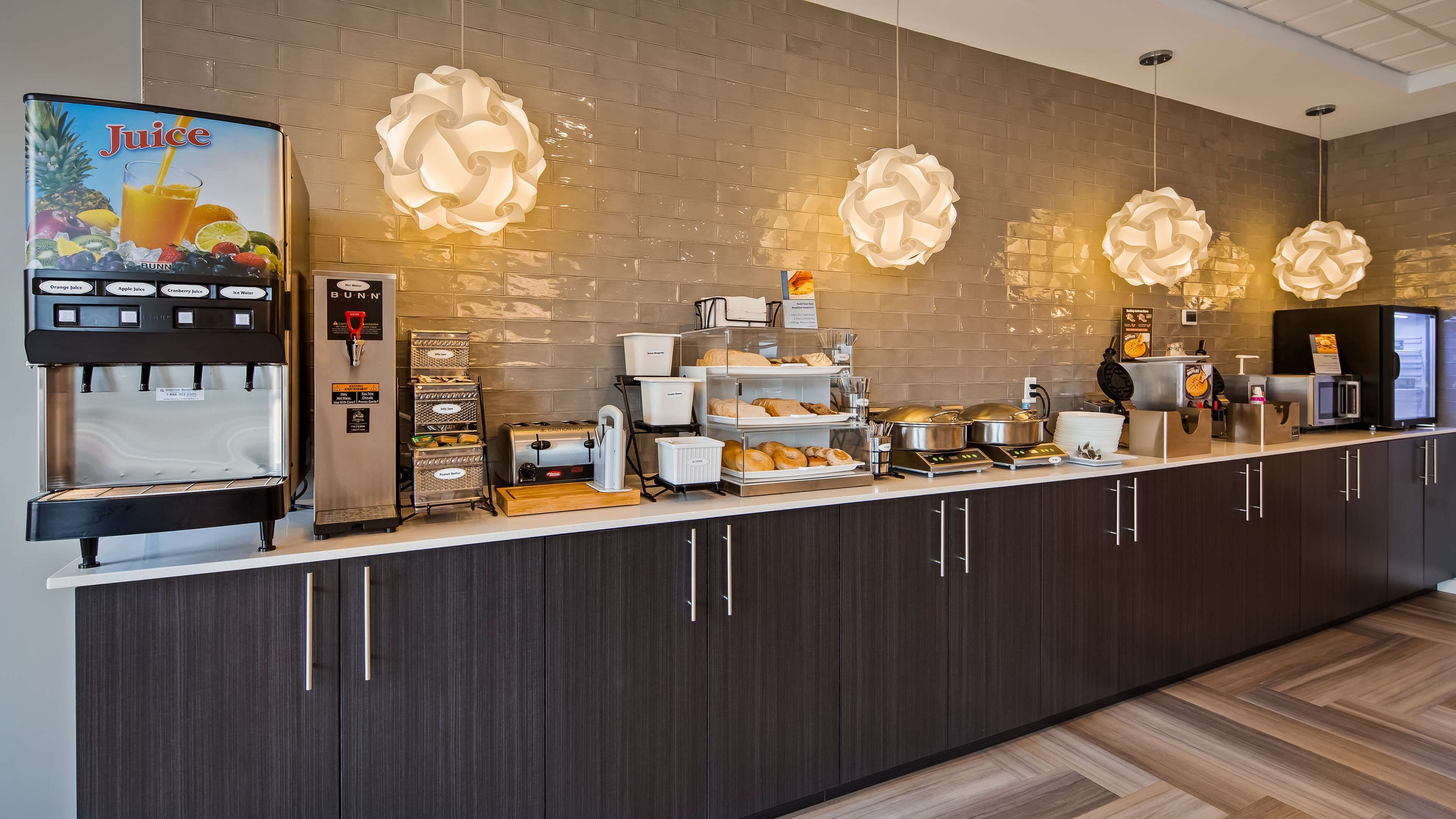 free daily full breakfast