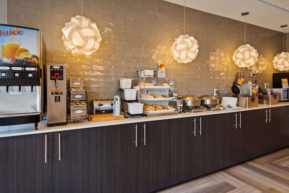 free daily full breakfast