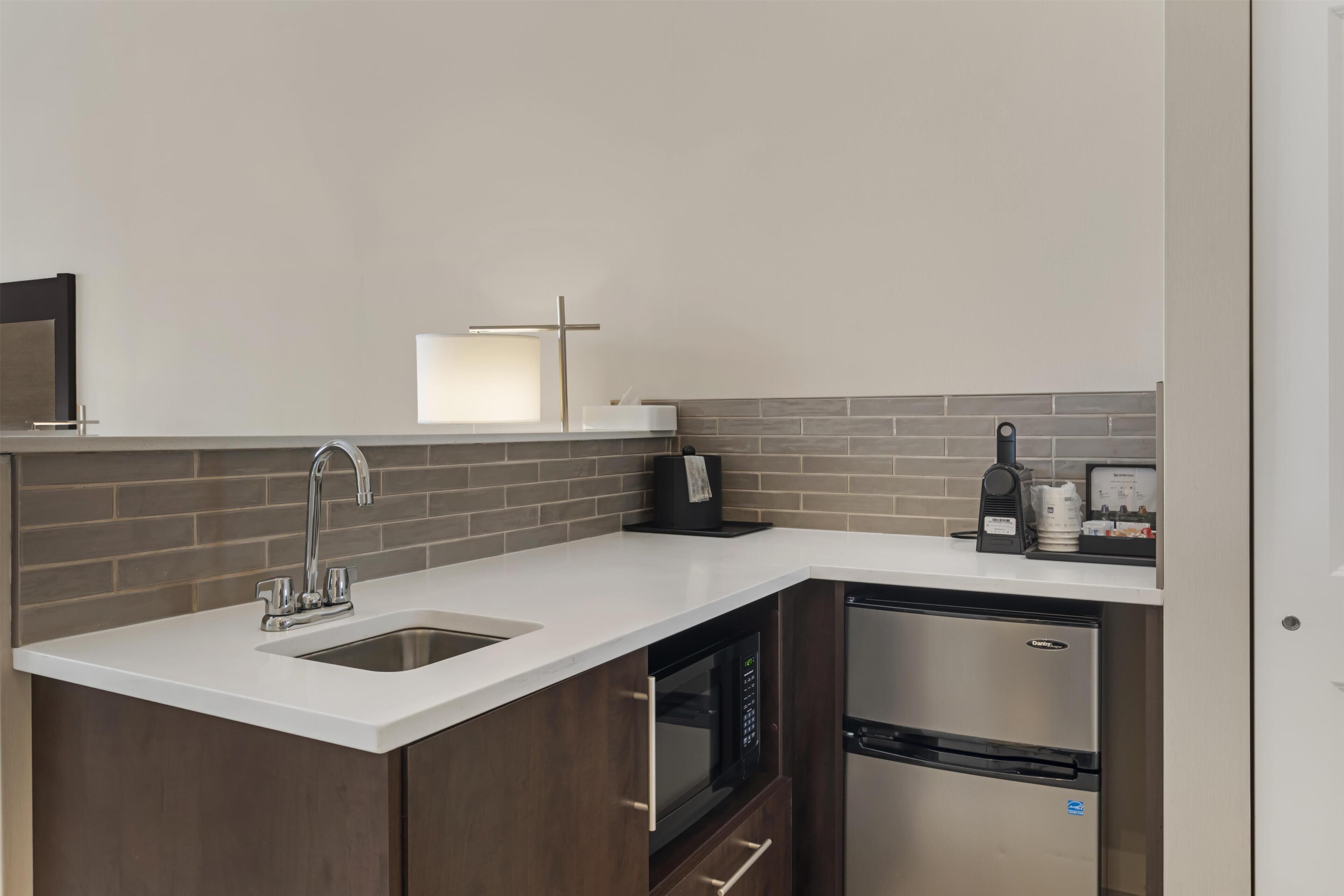 Suite, 1 King Bed, Non Smoking, Jetted Tub | Hypo-allergenic bedding available, desk, laptop workspace, soundproofing
