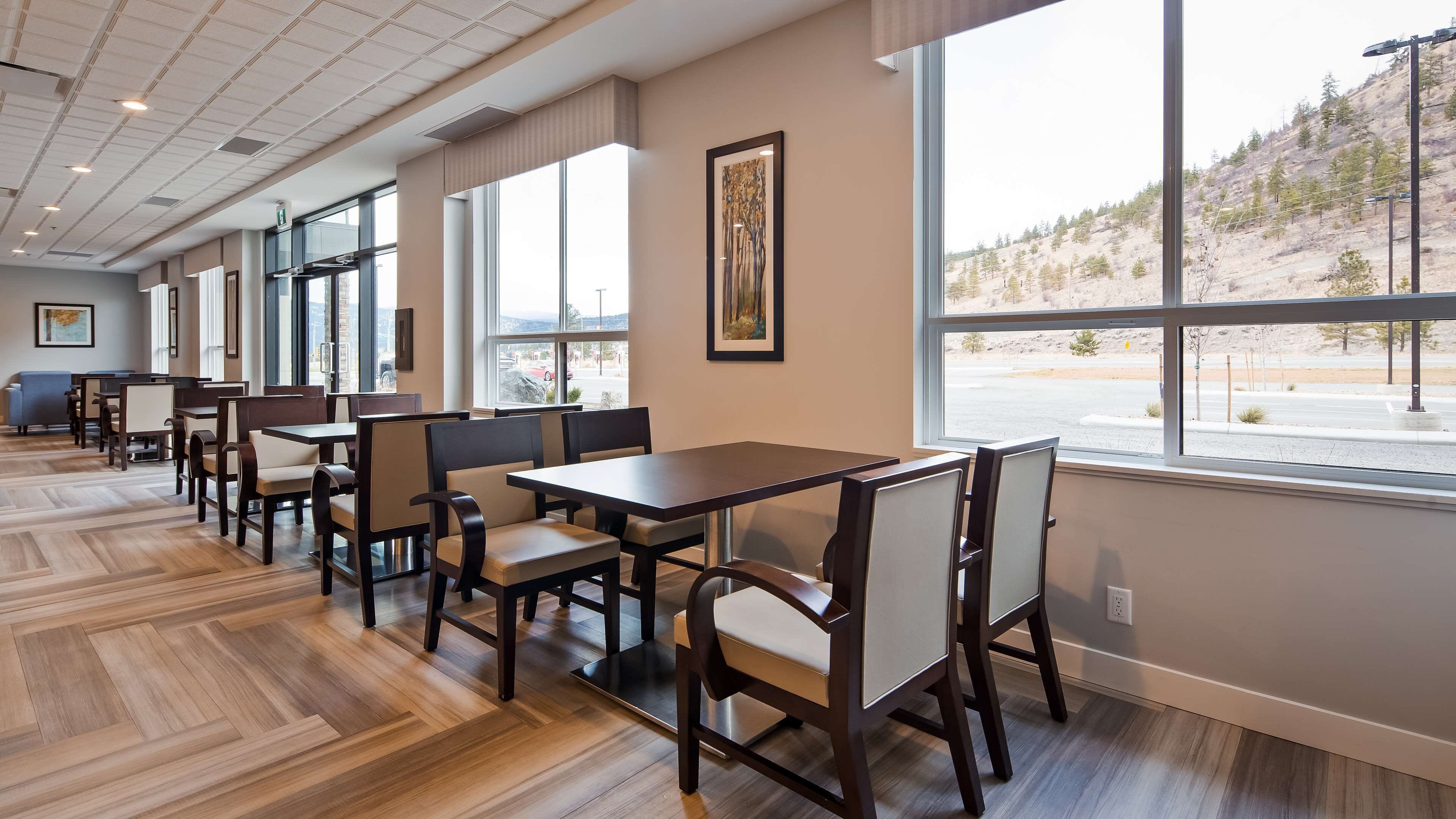 free daily full breakfast