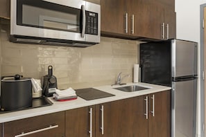 Chambre Standard, 2 grands lits, non-fumeur, cuisinette | Literie hypoallergénique, bureau