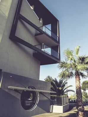 Front of property - Best Western Plus Antibes Riviera (Antibes)