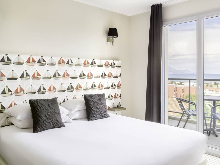 Deluxe Room, 1 King Bed, Balcony, Sea View | Beach/ocean view