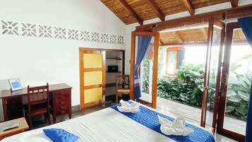 Chambre Double, 1 grand lit, vue jardin