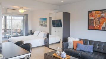 Standard Loft | Living area | 42-inch flat-screen TV with cable channels, TV