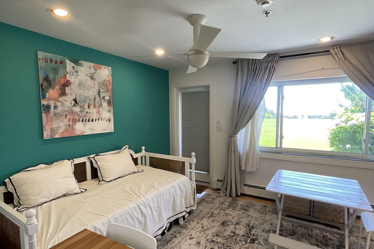 Apartment | Living area | 42-inch flat-screen TV with cable channels, TV
