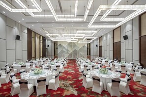 Ballroom - Holiday Inn Baoji Central by IHG (Baoji)