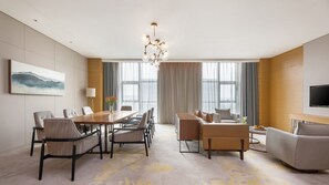 套房, 1 間臥室 (Dining Meeting) | 1 間睡房、迷你吧、房內夾萬、書桌