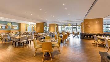 2 restaurants, breakfast, lunch, dinner served; Chinese cuisine