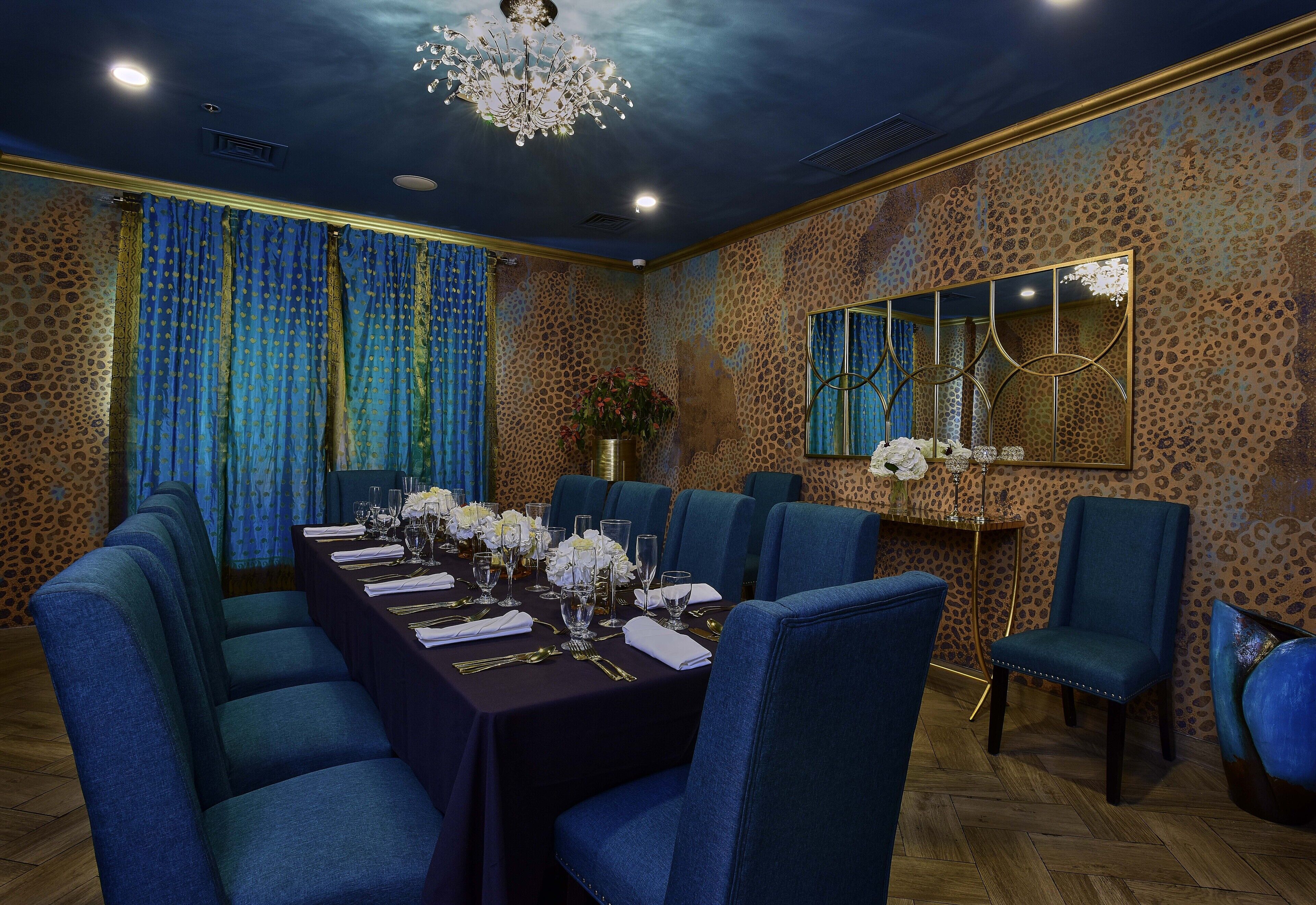 breakfast, lunch and dinner served