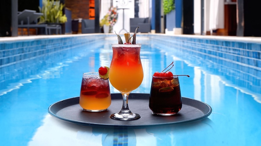 R Hotel Kingston