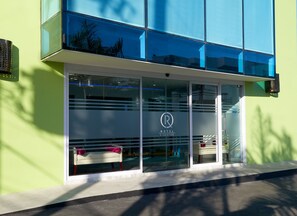 Property entrance - R Hotel Kingston (Kingston)
