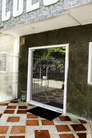 Entrée de l’hébergement