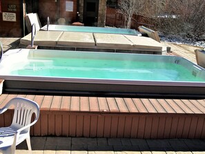 Tina de hidromasaje al aire libre