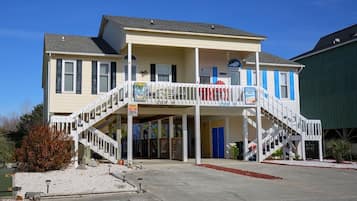 House, 2 Bedrooms | Exterior