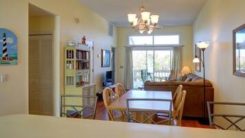 House, 2 Bedrooms | Dining