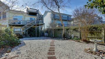 House, 2 Bedrooms | Exterior