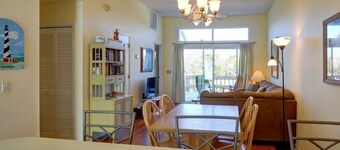 Toadally Relaxin' 2 Bedroom Home by RedAwning