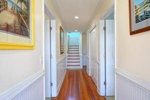 House, 5 Bedrooms | Interior