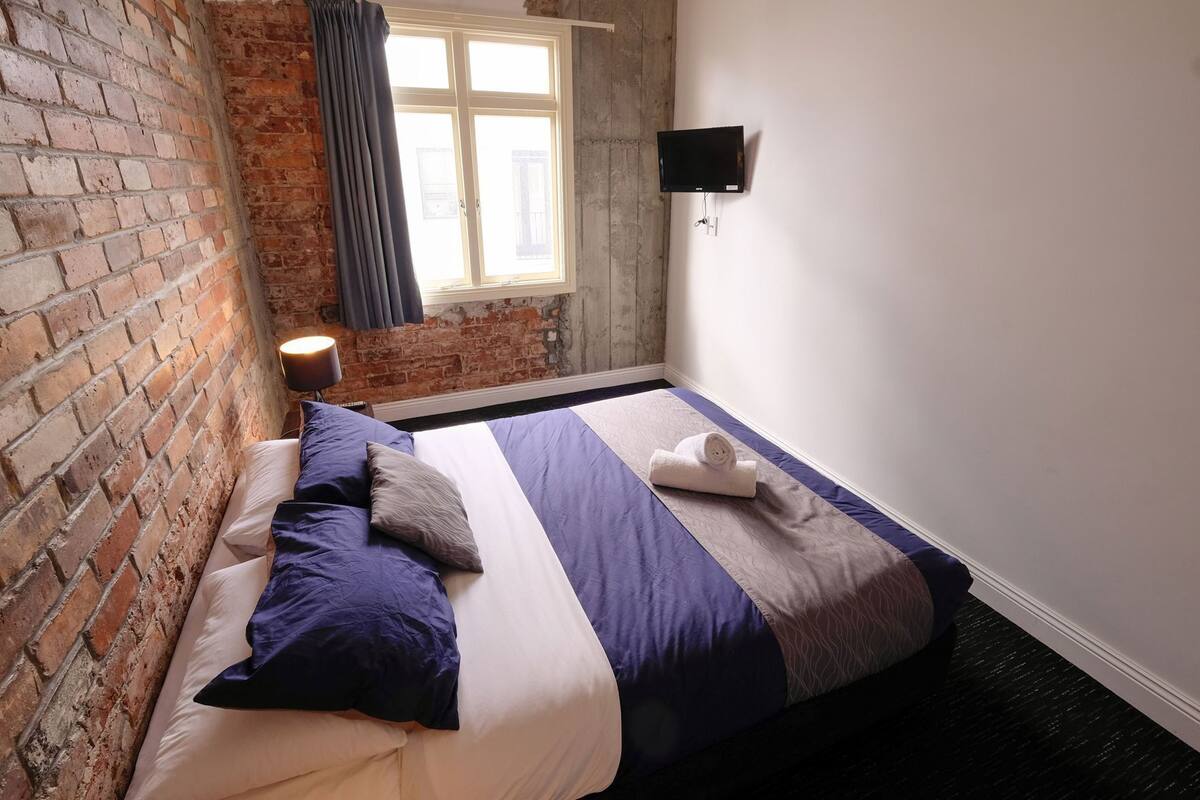 Free WiFi, bed sheets