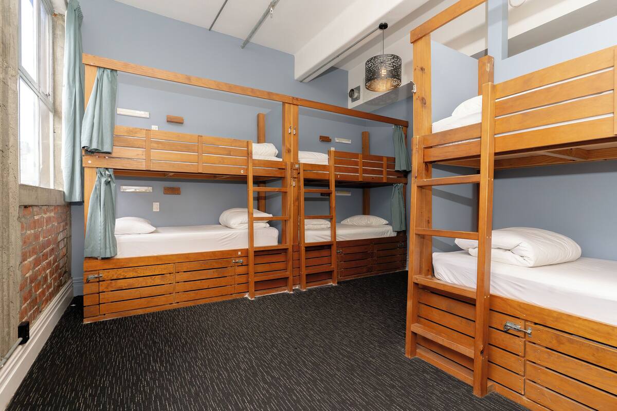 宿舍 (10 Bed) | 免费 WiFi、床单