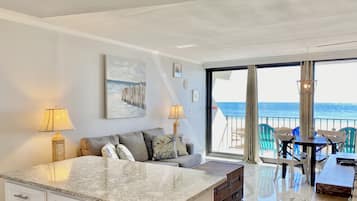 Condo, 2 Bedrooms, Balcony, Beachfront (202) | In-room dining