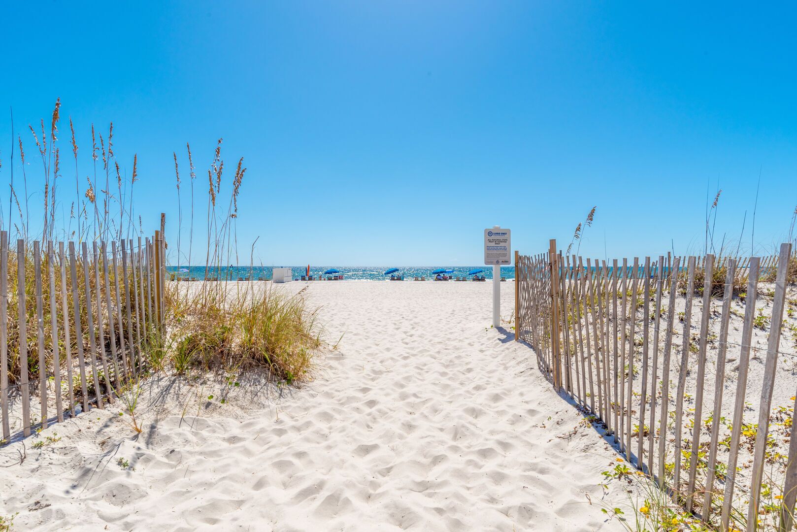 Am Strand, weißer Sandstrand, Angeln