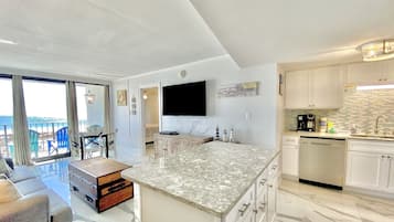 Condo, 2 Bedrooms, Balcony, Beachfront (202) | Private kitchen