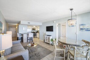 Condo, 2 Bedrooms, Balcony, Beachfront (408) | In-room dining