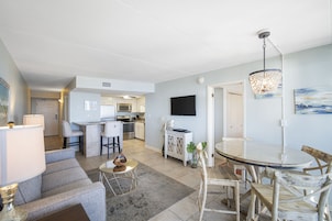 Condo, 2 Bedrooms, Balcony, Beachfront (408) | In-room dining