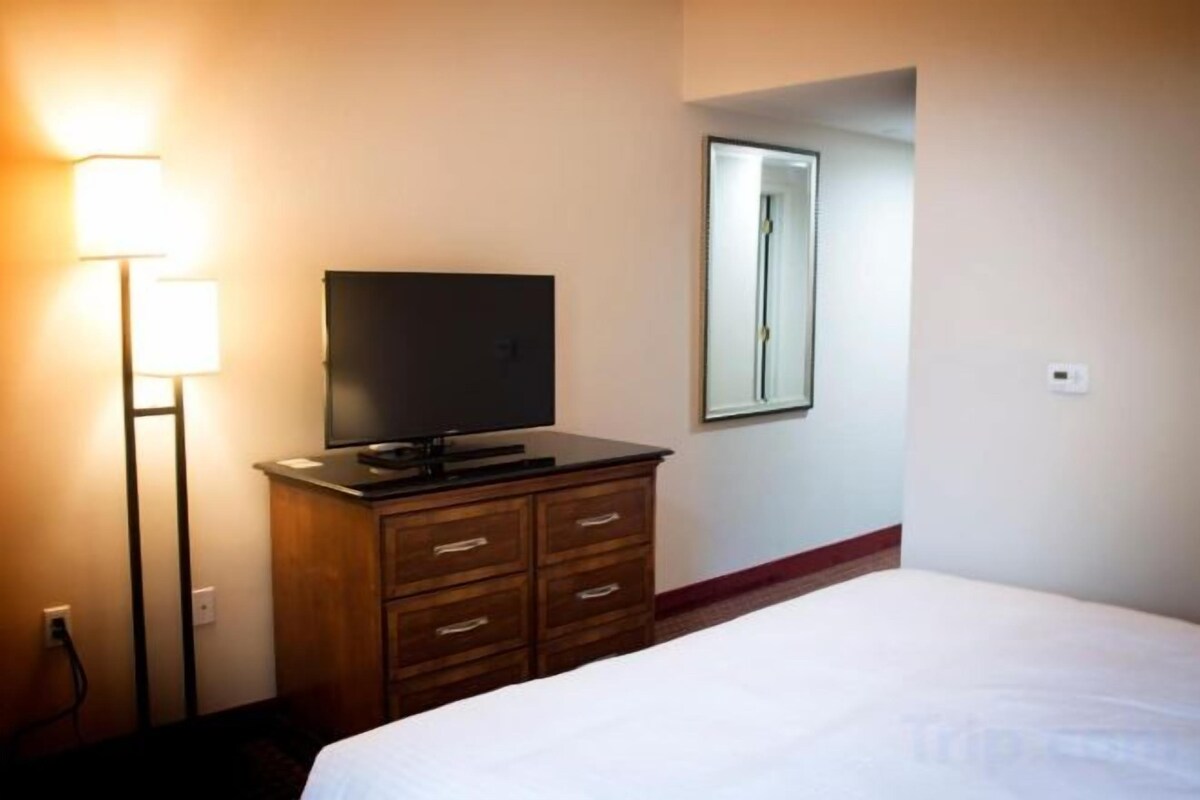 Minibar, in-room safe, blackout drapes, iron/ironing board