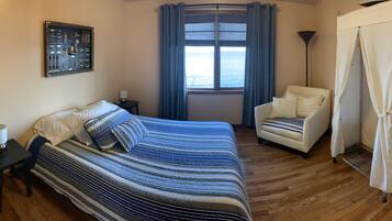 4 bedrooms, desk, iron/ironing board, free WiFi