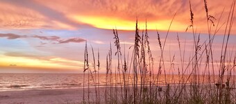 Gulf & Sunset Views!!! 1BR Apt. B is a Centrally Located, walk to all location