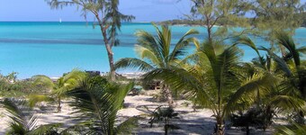 PRIME BEACHFRONT directly on HOOPERS BAY: KING OR TWIN BED STUDIO for 2