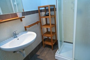 Bruser, hårtørrer, bidet