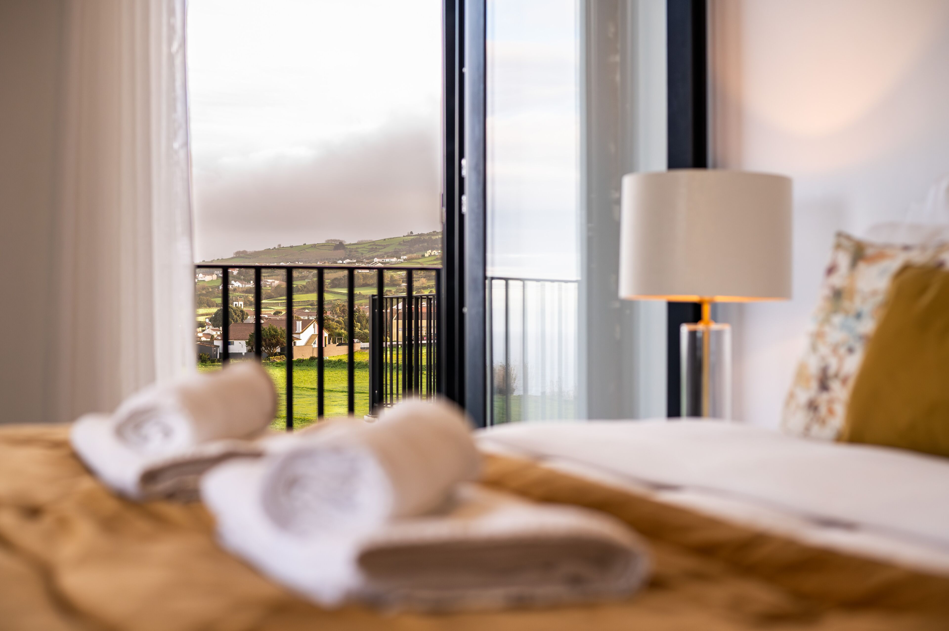 3 habitaciones, insonorización y tabla de planchar con plancha 