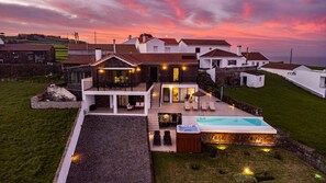 Exterior - House in countryside (Lomba da Fazenda)