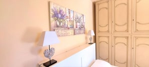 2 bedrooms, iron/ironing board, free WiFi, bed sheets - "La Casa di Bambi" lovely place for happy stays (Roma)