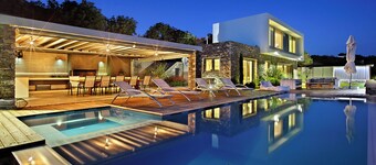 Boutique Villa Thalassa, next to the sea, infinity pool  